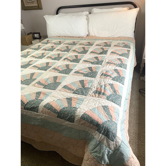 Arch Quilts Other - Vintage Arch Quilt Fan Bedspread Quilted White Peach Green 78"x80" Double Full